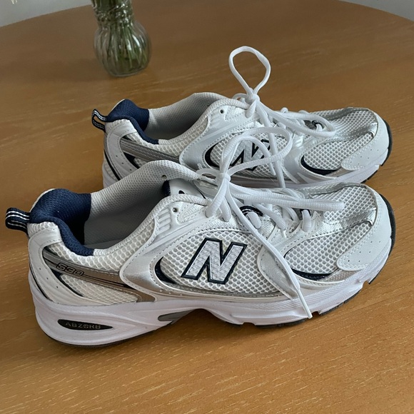 New Balance White and Navy 530 Shoes - Picture 9 of 12